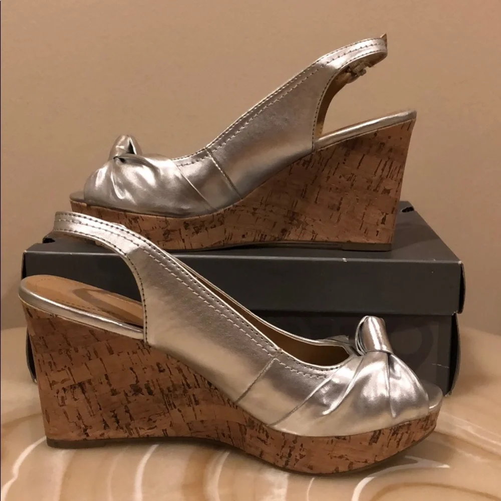 Apt. 9 Silver Metallic Peep Toe Slingback Cork Wedge Sandals Size 9